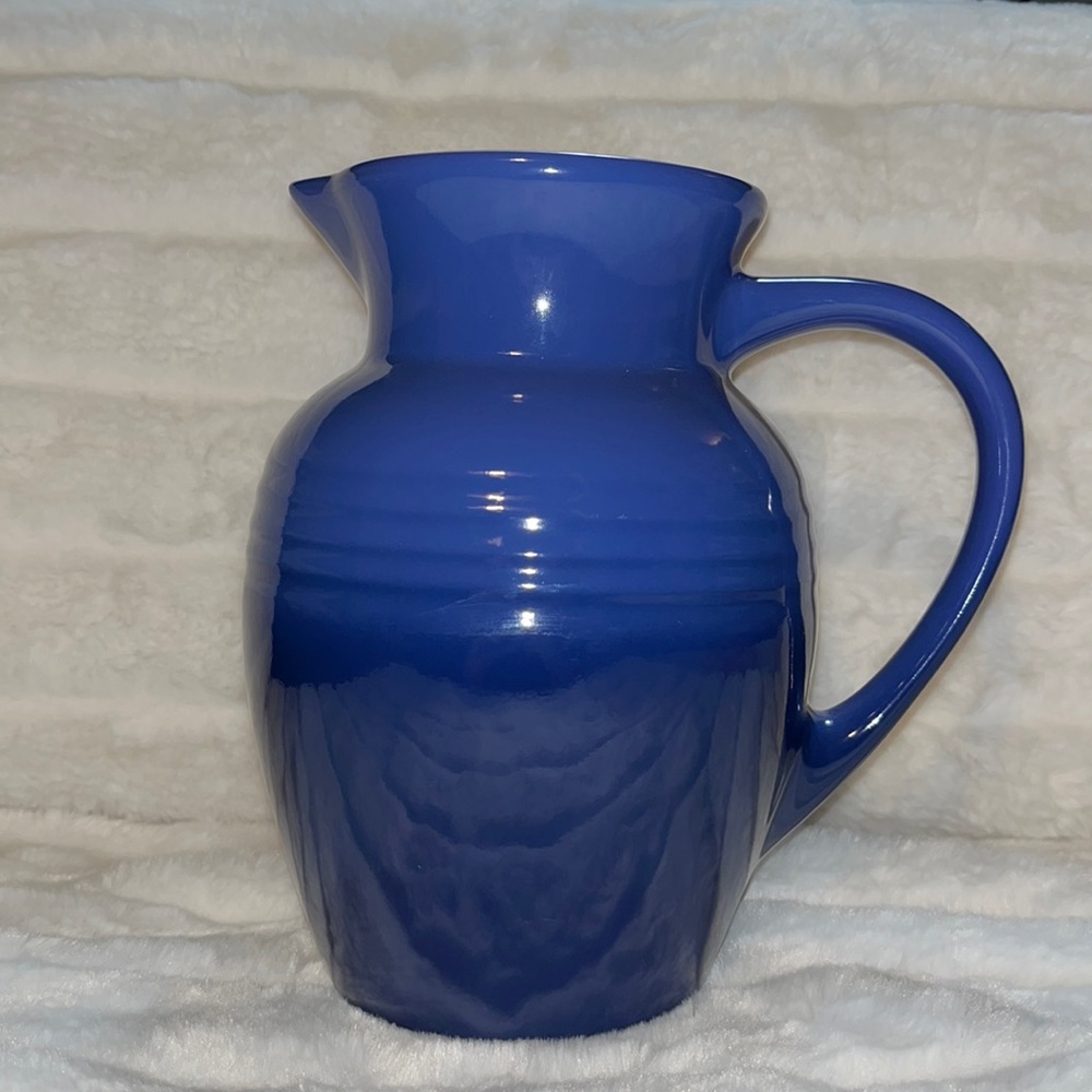 e Creuset 9” blue ombré pitcher